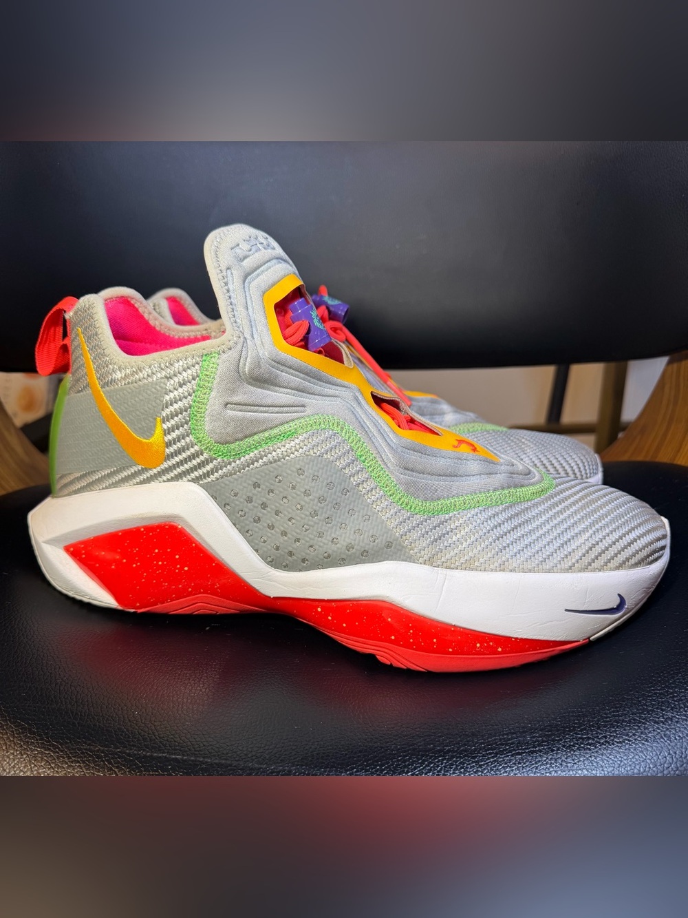 Nike Lebron Soldier XIV Mens Size 12 Shoes Space Jam Hare Basketball Sneakers